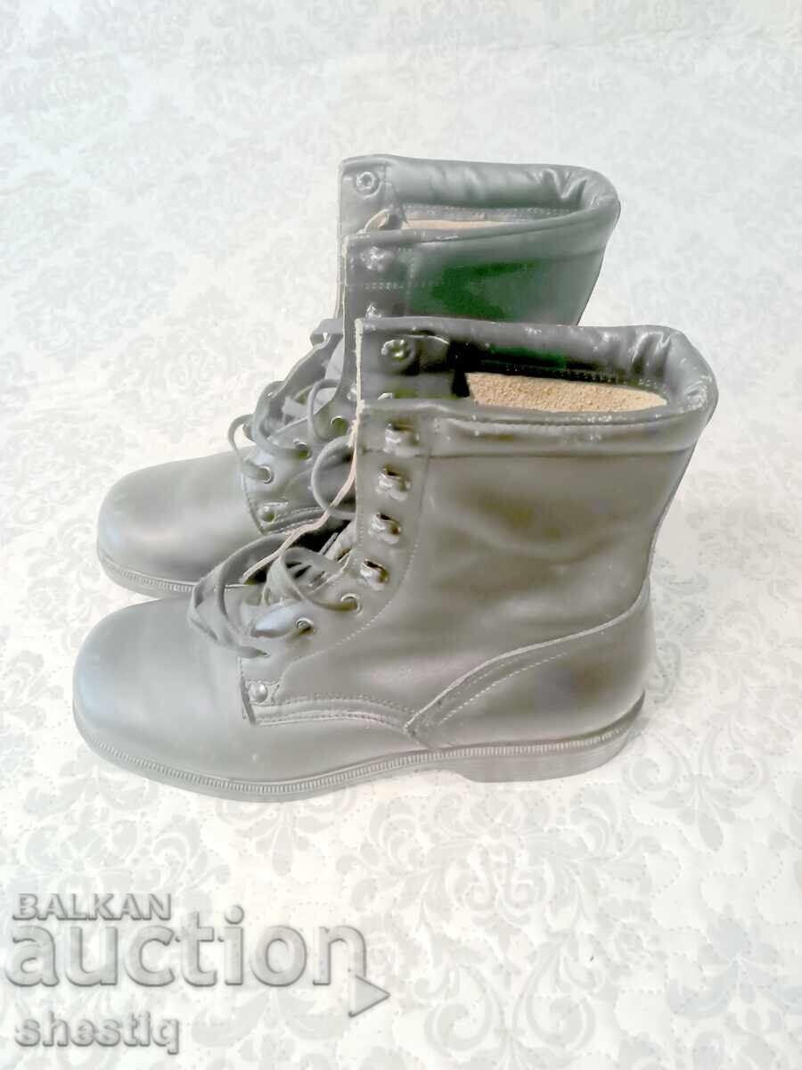 Αρβύλες – «Το παλιό μοντέλο» – Γκάμπροβο, σε καλή κατάσταση, ραμμένες και κολλημένες με τιμή € 60.00 | 117.35 BGN