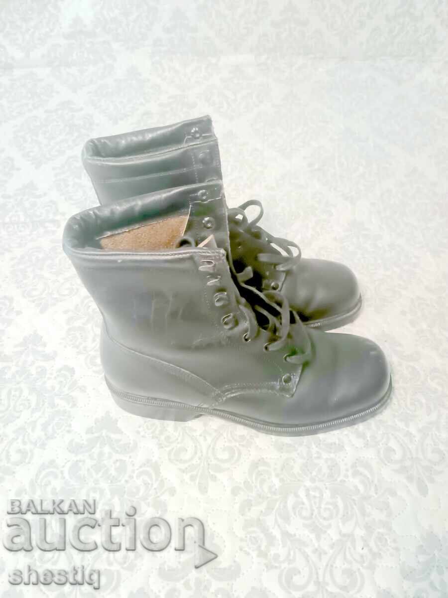 Δημοπρασία Αρβύλες – «Το παλιό μοντέλο» – Γκάμπροβο, σε καλή κατάσταση, ραμμένες και κολλημένες