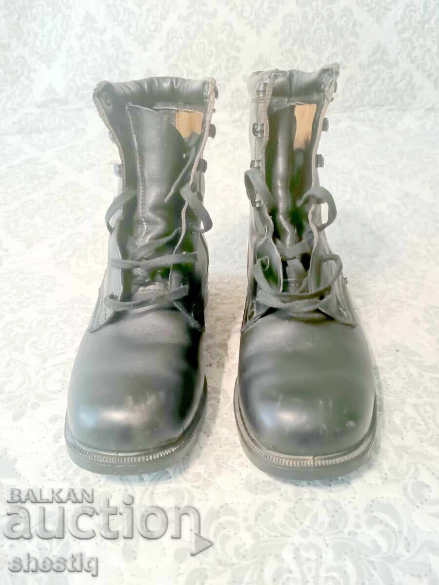 Αρβύλες – «Το παλιό μοντέλο» – Γκάμπροβο, σε καλή κατάσταση, ραμμένες και κολλημένες