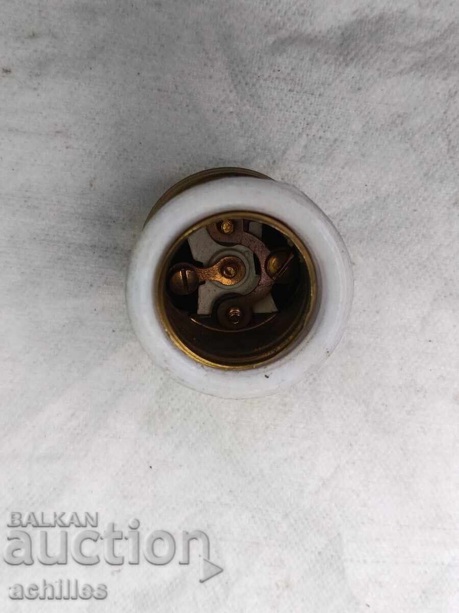 Неупотребявана порцеланова фасонка с цена € 3.00 | 5.87 лв.