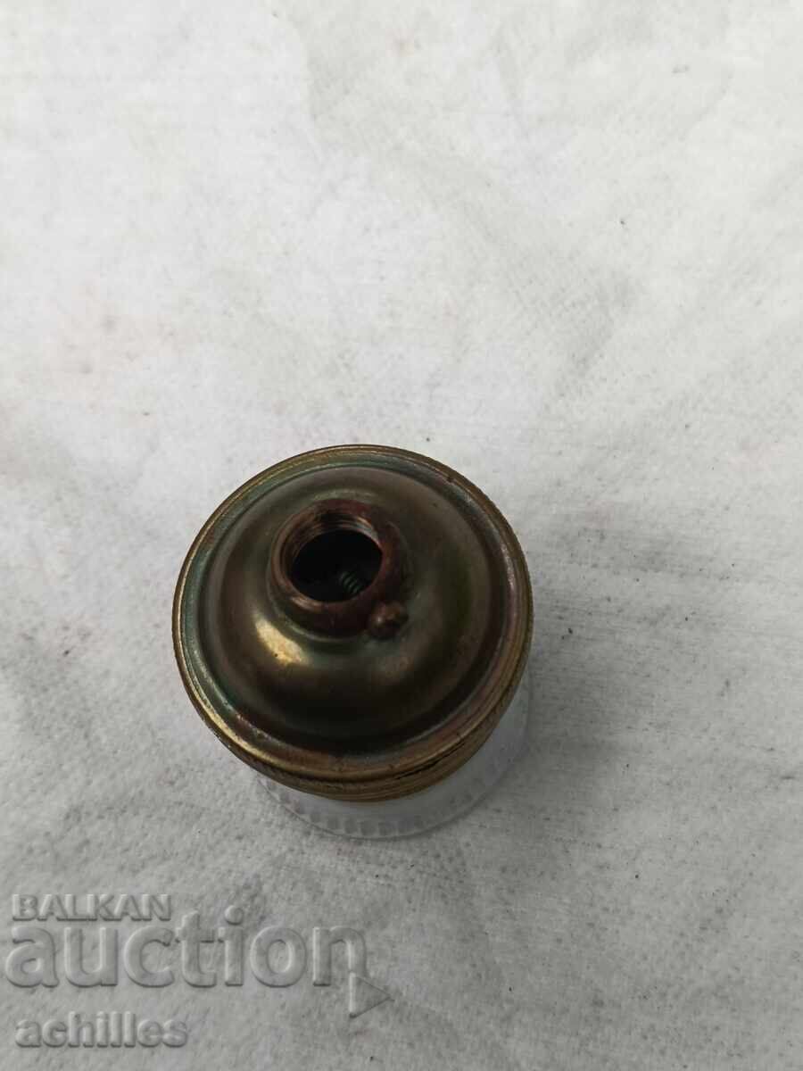 Доставка на Неупотребявана порцеланова фасонка