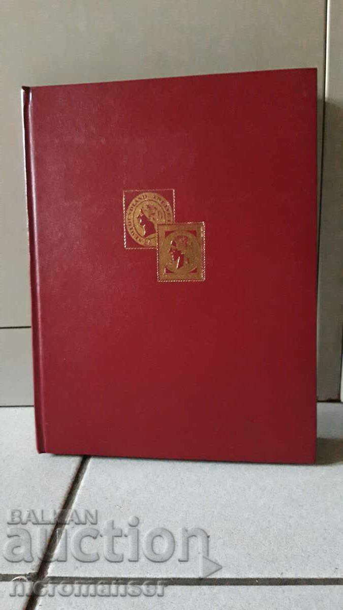 Голям класьор за марки. Добро състояние.