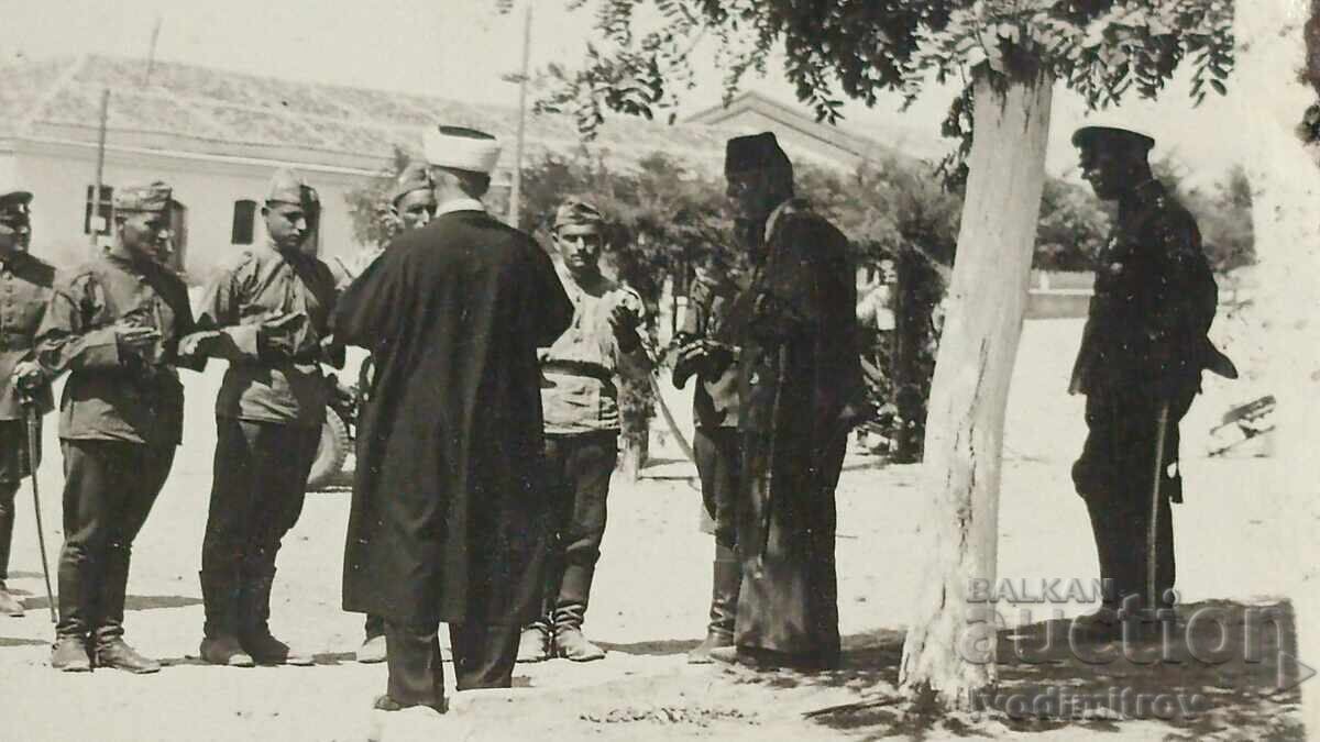 Παράδοση Φωτογραφία Αξιωματικοί, στρατιώτες που προσεύχονται και κληρικοί