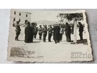 Φωτογραφία Αξιωματικοί, στρατιώτες που προσεύχονται και κληρικοί