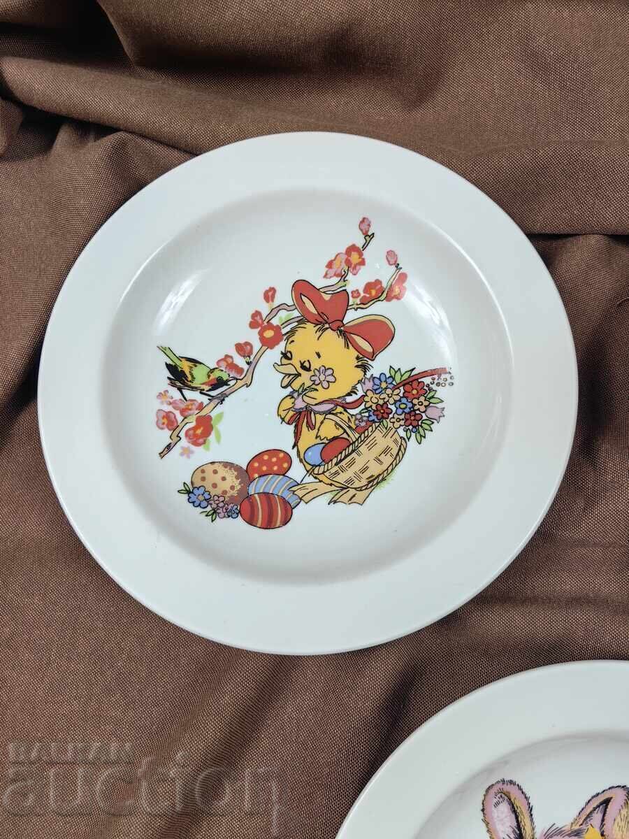 Licitație FARFURII RARE DIN PORȚELAN SOCIALIST CU MOTIV PENTRU COPII PAȘTE RAZGRAD