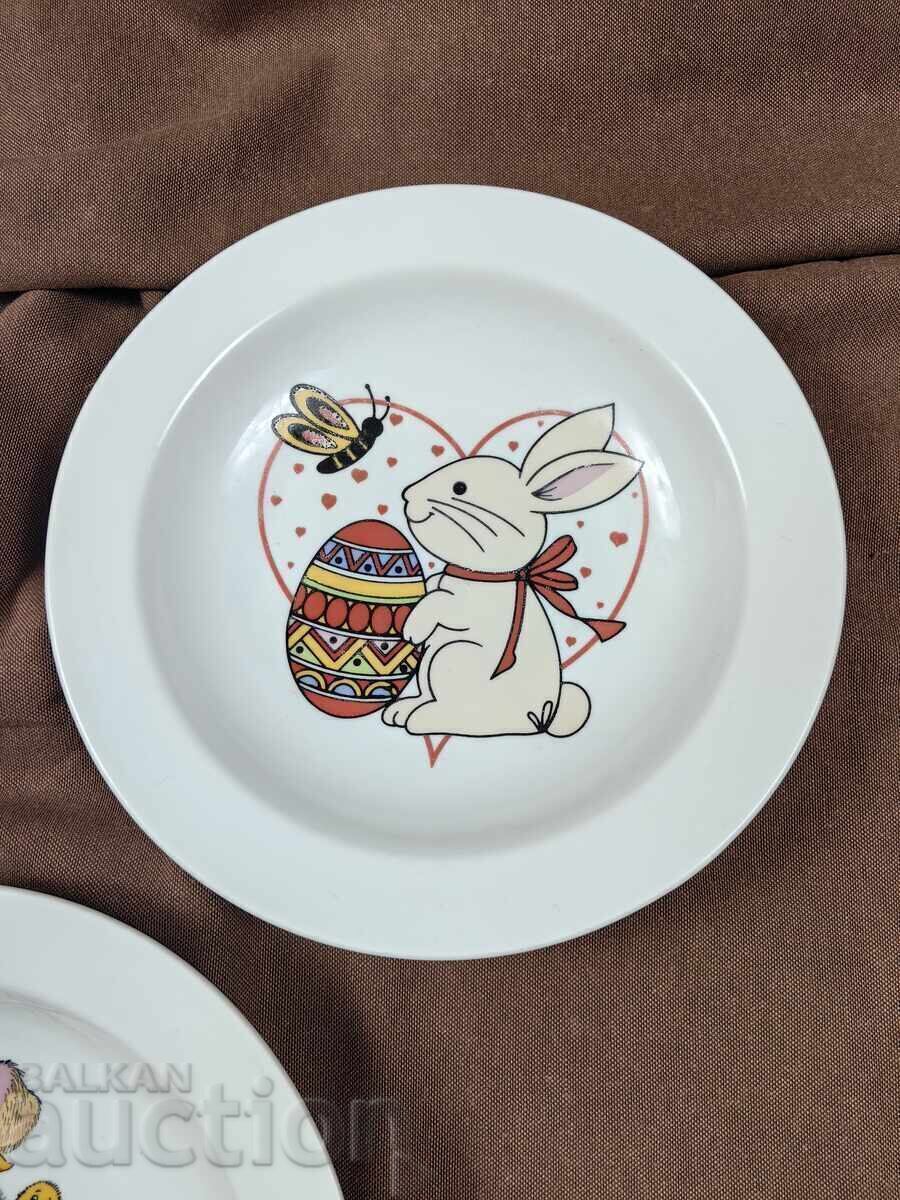 Livrarea FARFURII RARE DIN PORȚELAN SOCIALIST CU MOTIV PENTRU COPII PAȘTE RAZGRAD