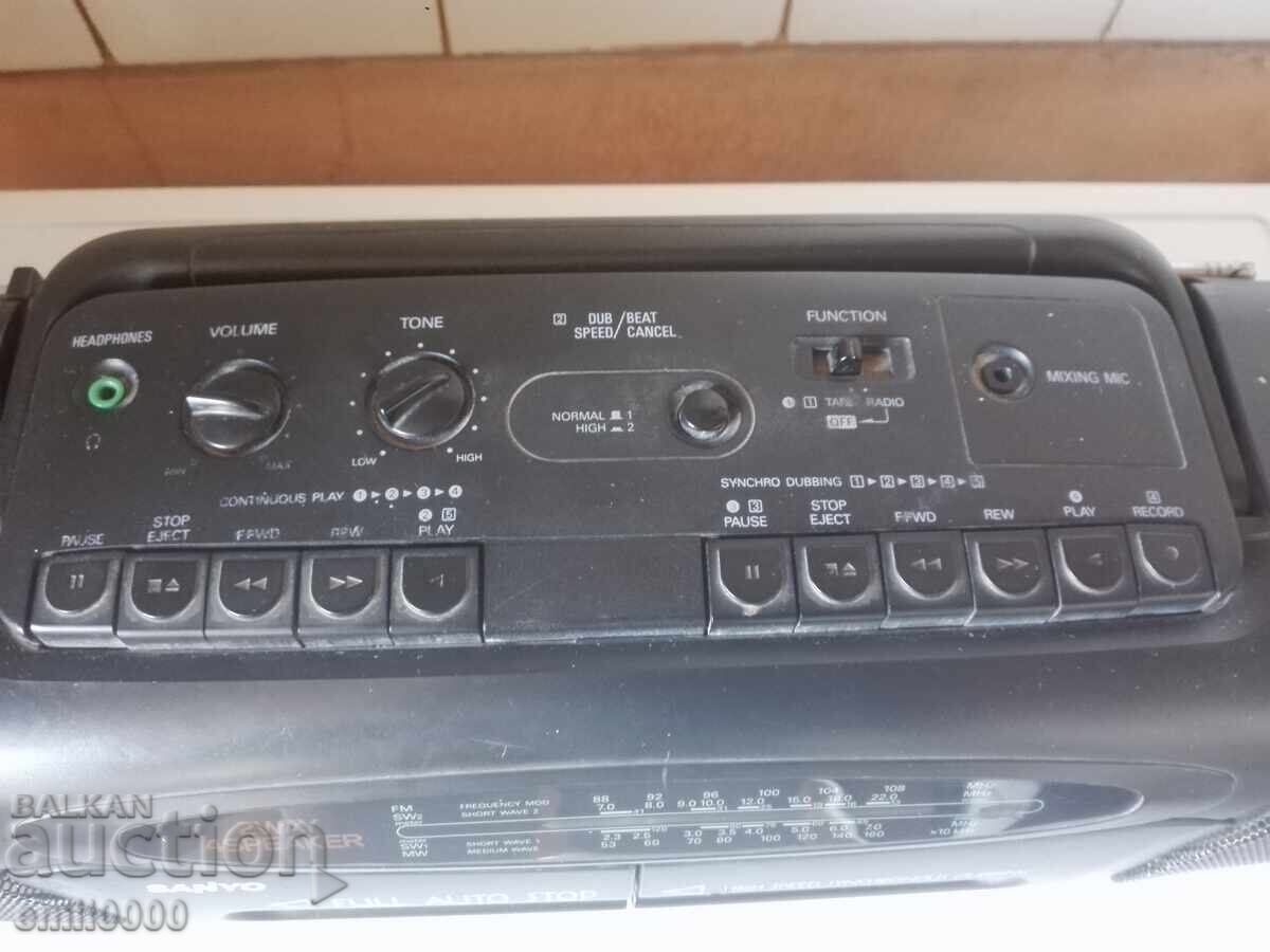 Радиокасетофон SANYO. с цена € 34.99 | 68.43 лв. Радиокасетофон SANYO. с цена € 34.99 | 68.43 лв.