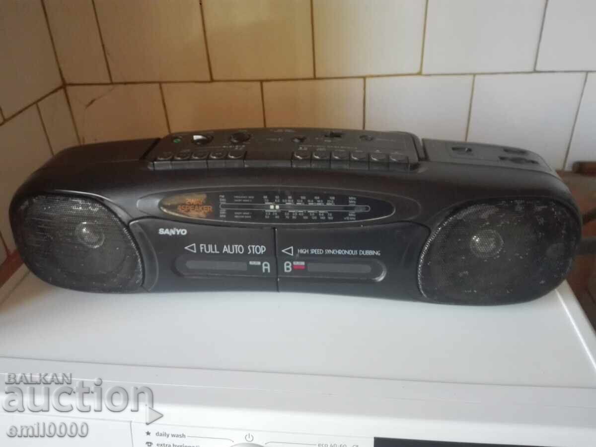 Радиокасетофон SANYO. Радиокасетофон SANYO.