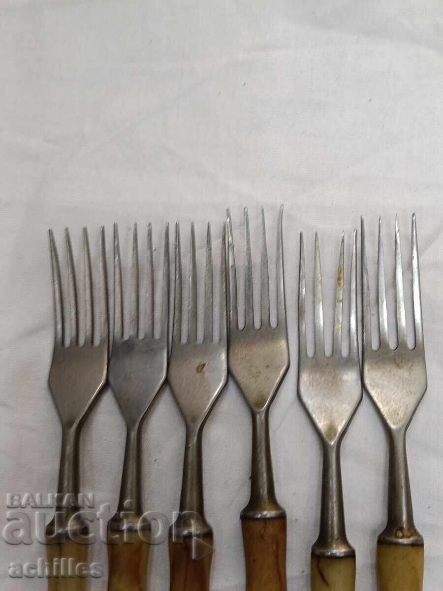 Furculițe vechi cu mânere din os cu preț € 10.00 | 19.56 BGN