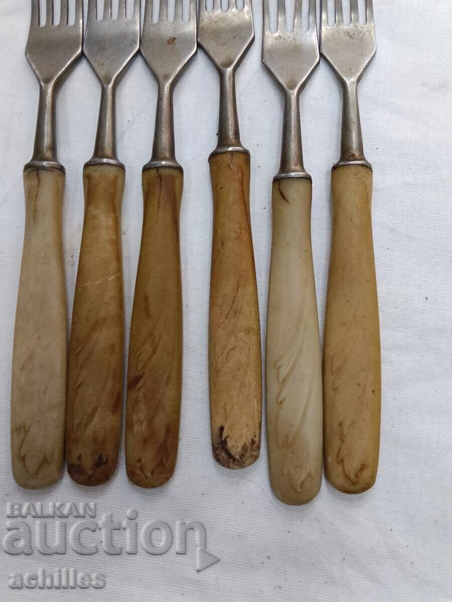 Licitație Furculițe vechi cu mânere din os