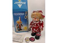 PĂPUȘĂ CLOVN MECANIC NEFOLOSITĂ CU CIP JUCĂRIE PENTRU COPII CUTIE