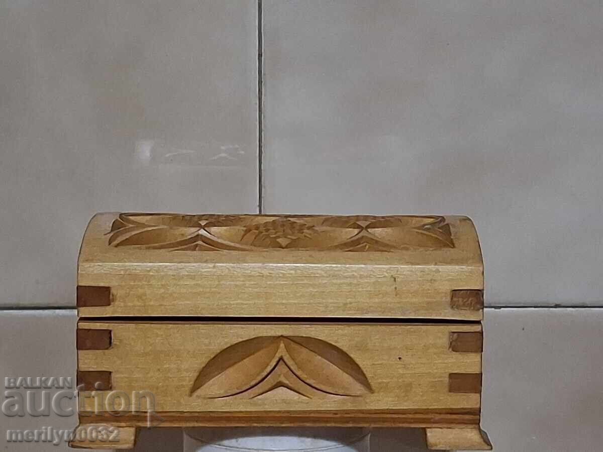 Cutie pentru bijuterii din lemn sculptat cu preț € 28.92 | 56.56 BGN