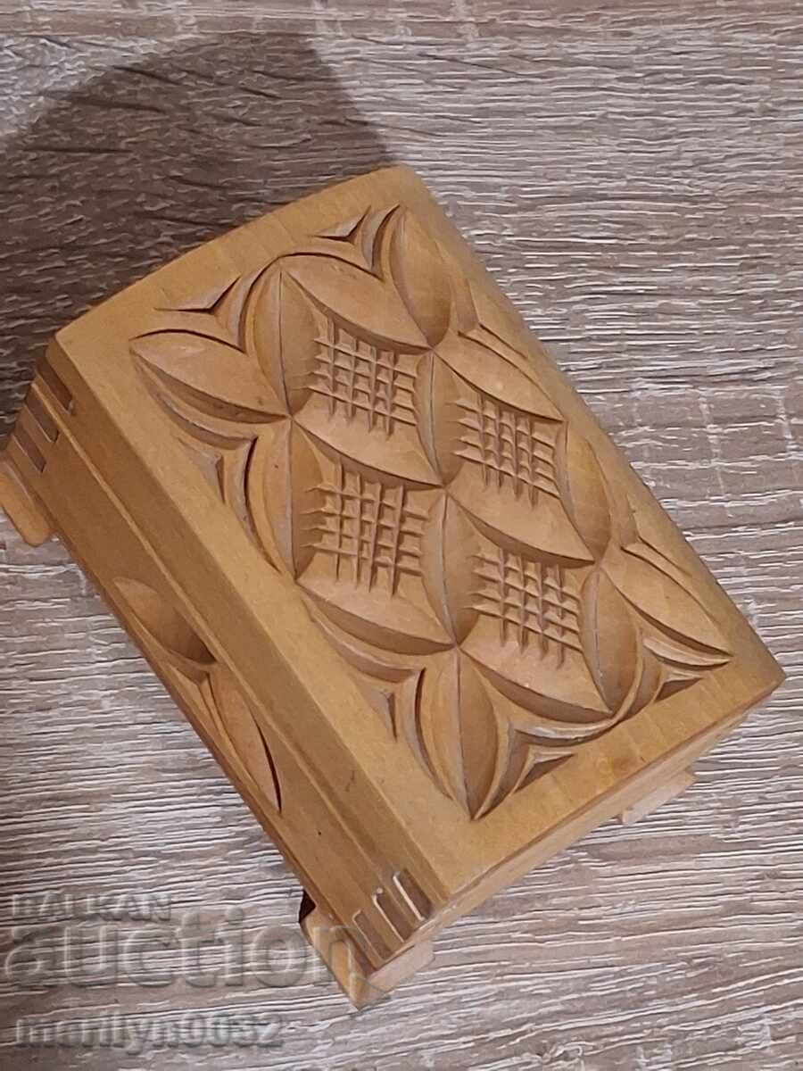Cutie pentru bijuterii din lemn sculptat - 7
