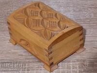 Cutie pentru bijuterii din lemn sculptat