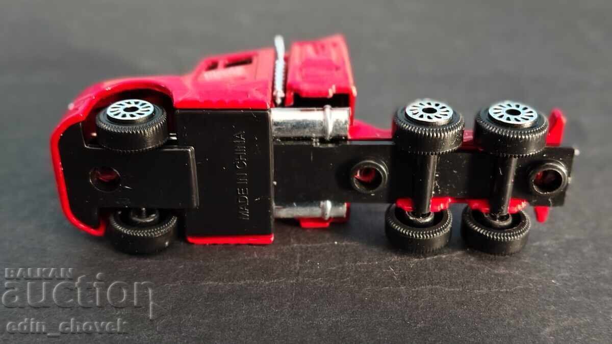 Coca-Cola collectible toy truck - 5