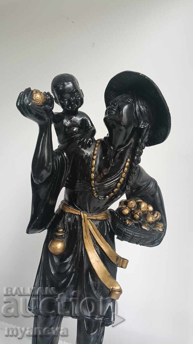 Δημοπρασία Ασιατικό αγαλματίδιο σε παραδοσιακό έθνικ στυλ