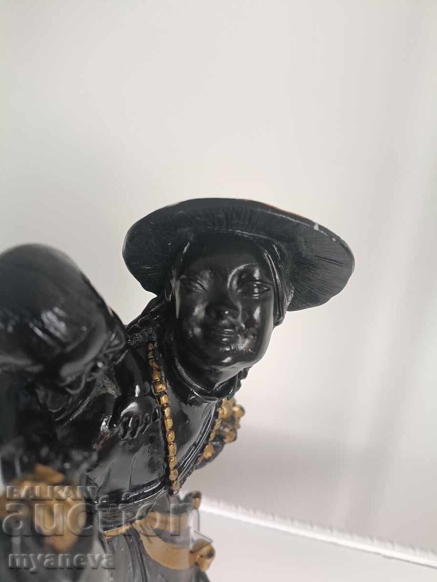 Παράδοση Ασιατικό αγαλματίδιο σε παραδοσιακό έθνικ στυλ