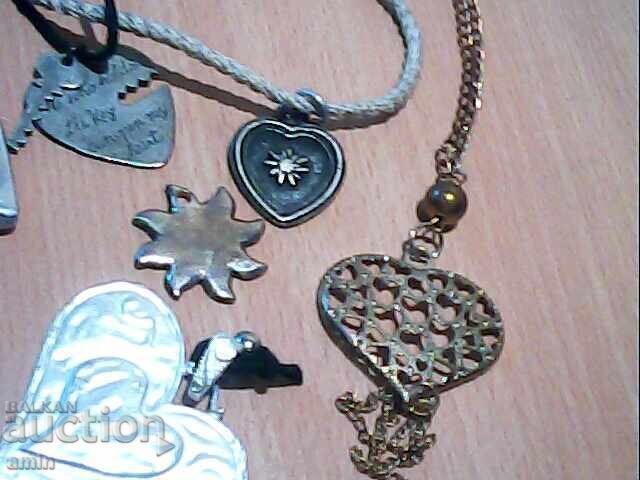 Licitație Coliere vechi argintate cu inimioare