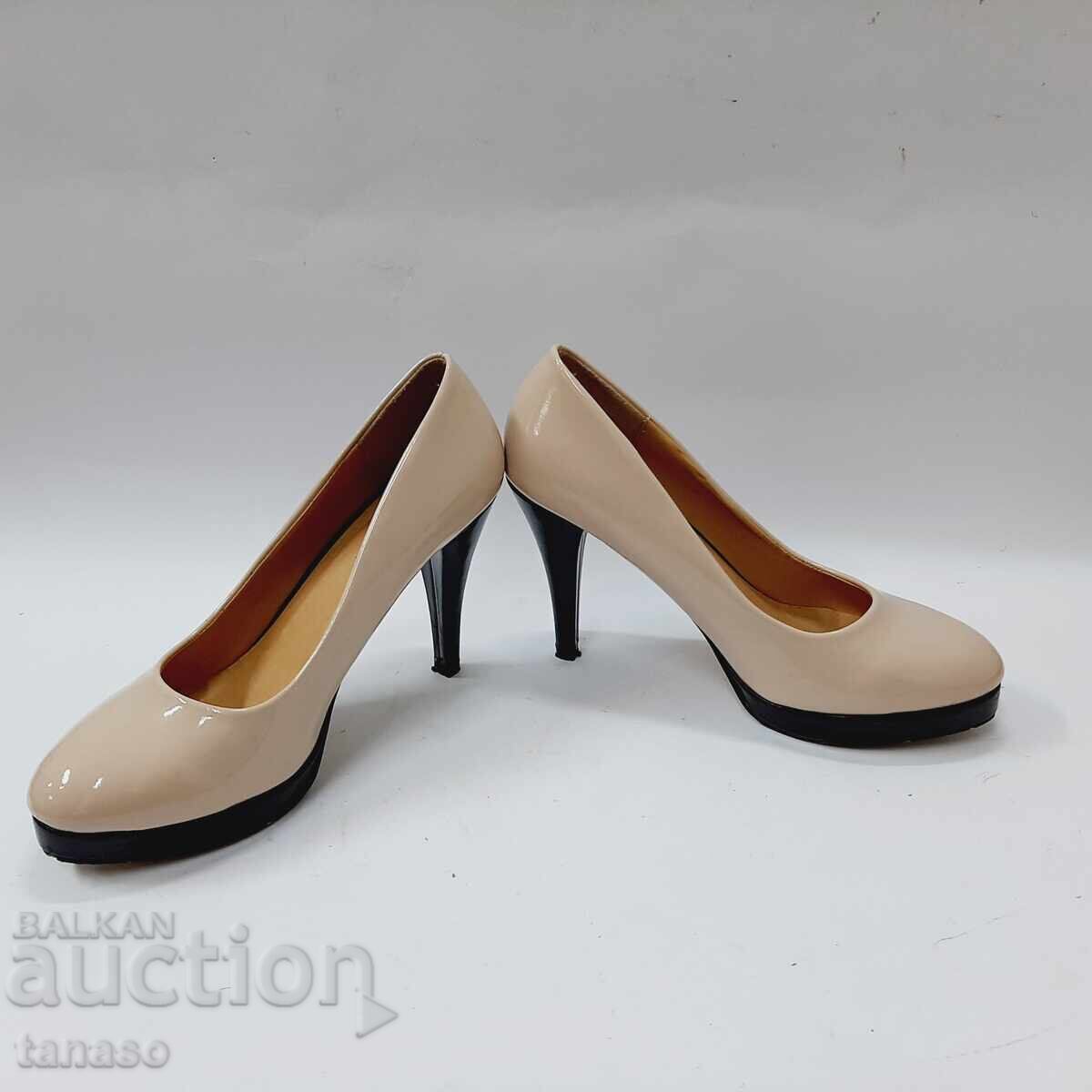 Pantofi vintage italieni cu toc înalt Paola Bacelli, culoarea bej cu preț € 15.00 | 29.34 BGN