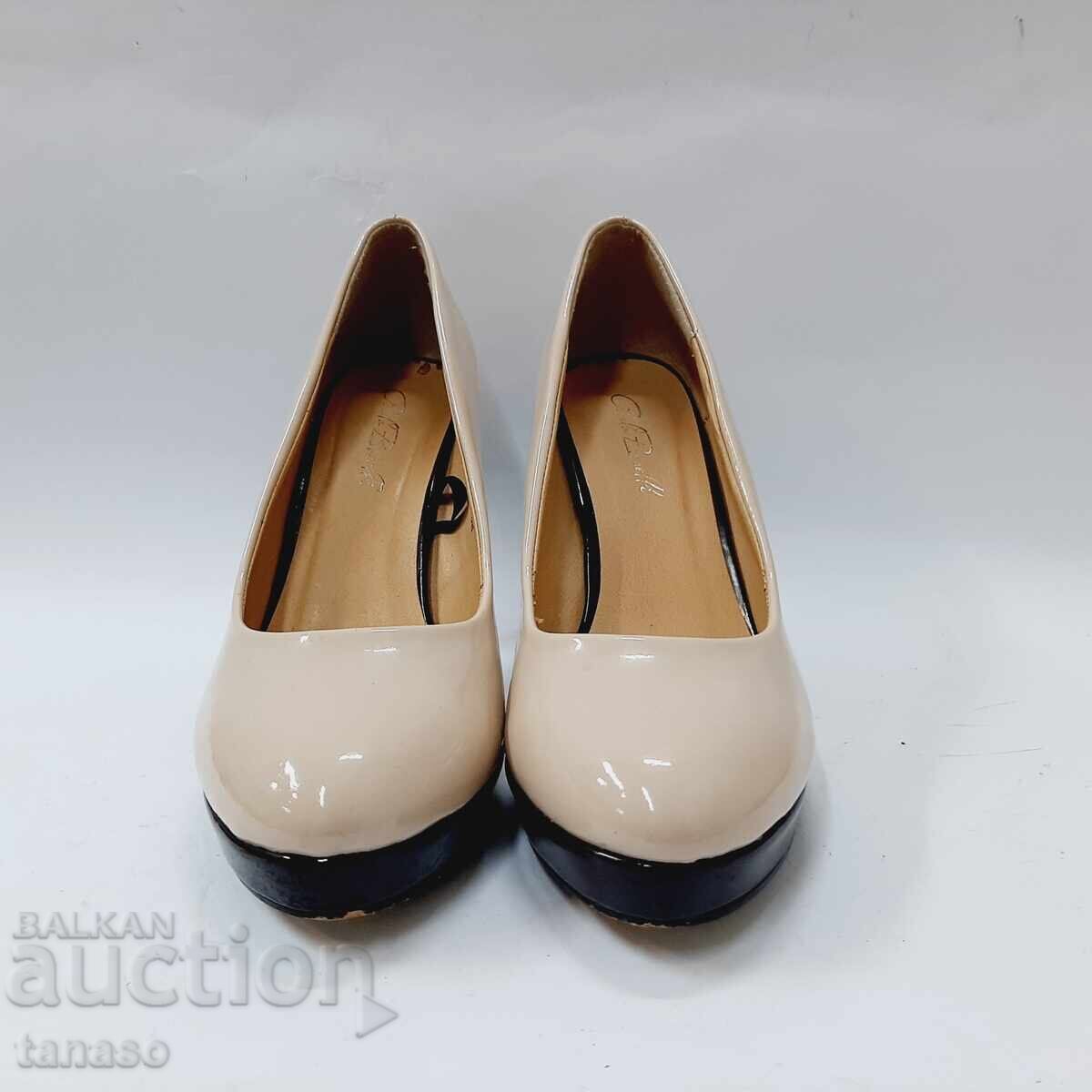 Pantofi vintage italieni cu toc înalt Paola Bacelli, culoarea bej