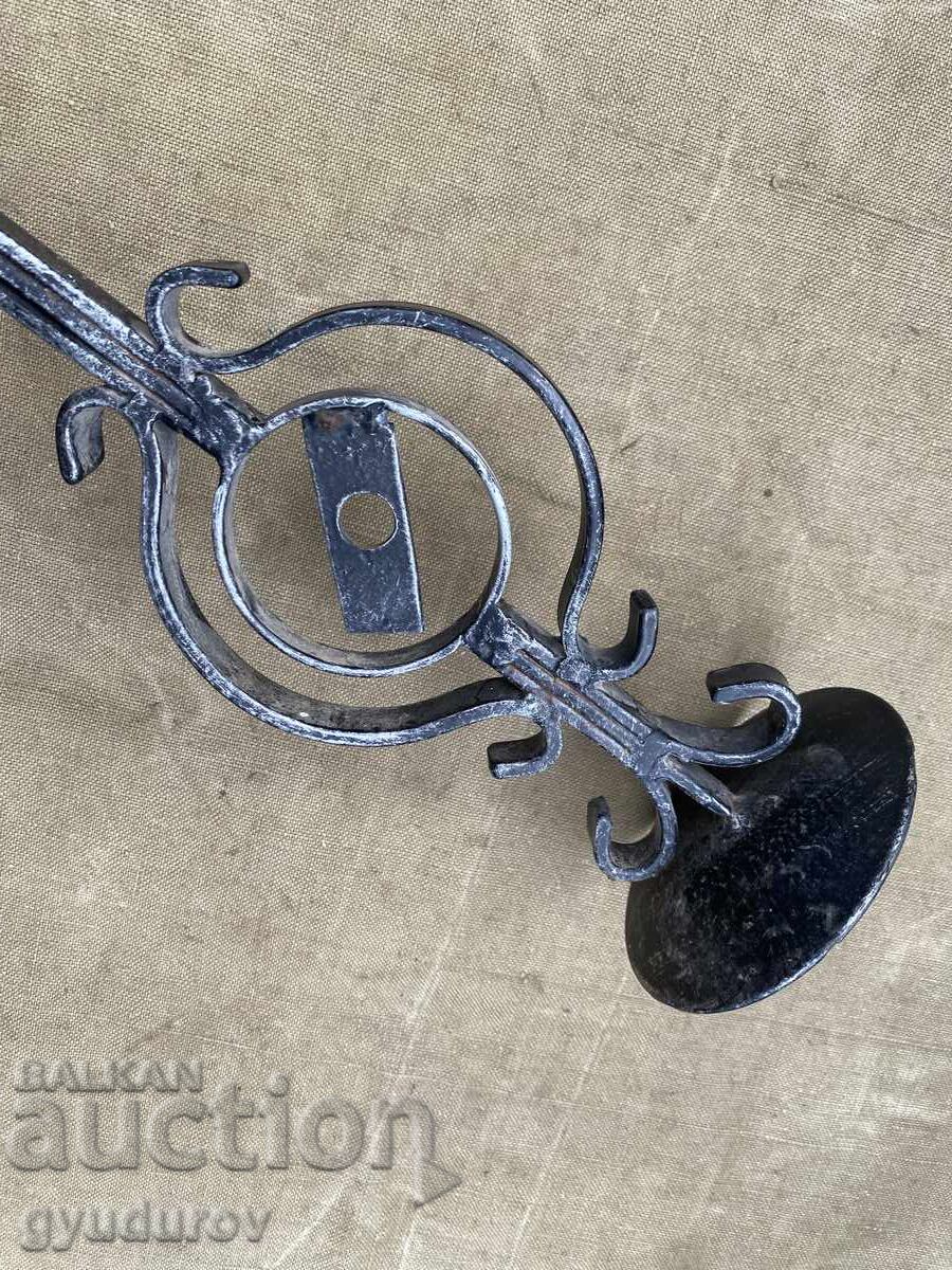 Sfeşnic cu preț € 4.00 | 7.82 BGN