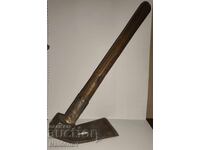 Tesla από την εποχή του σοσιαλισμού σε άριστη κατάσταση