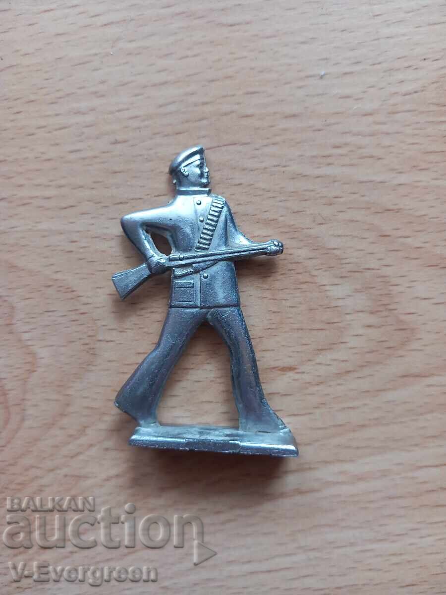 Delivery of Old metal soldier, socialist figure