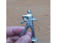 Soldățel vechi din metal, figurină socialistă