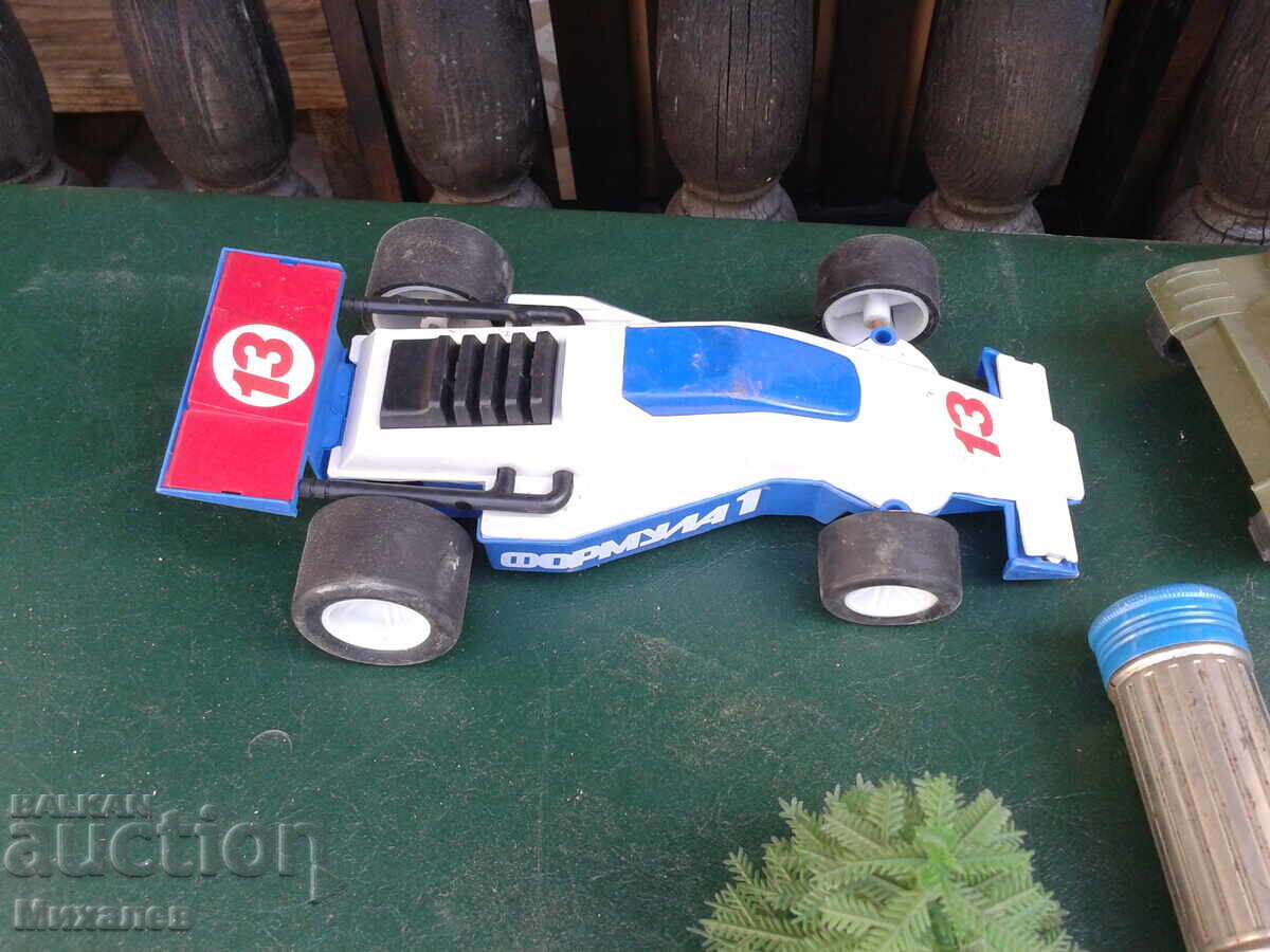 Auction  toys candles artificial flowers