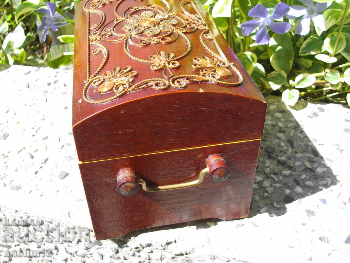 Аукцион СТАРА МУЗИКАЛНА КУТИЯ КОВЧЕЖЕ ЗА БИЖУТА СССР