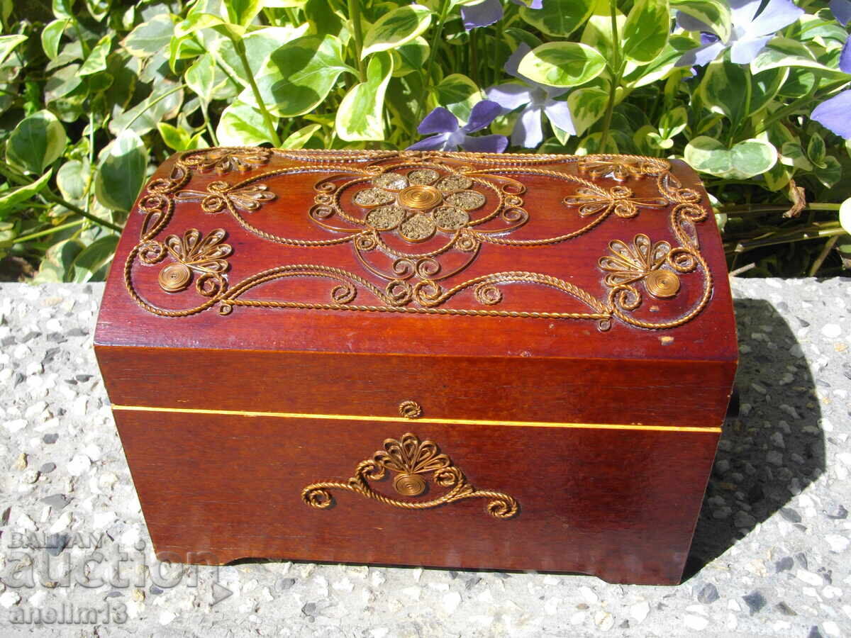 СТАРА МУЗИКАЛНА КУТИЯ КОВЧЕЖЕ ЗА БИЖУТА СССР