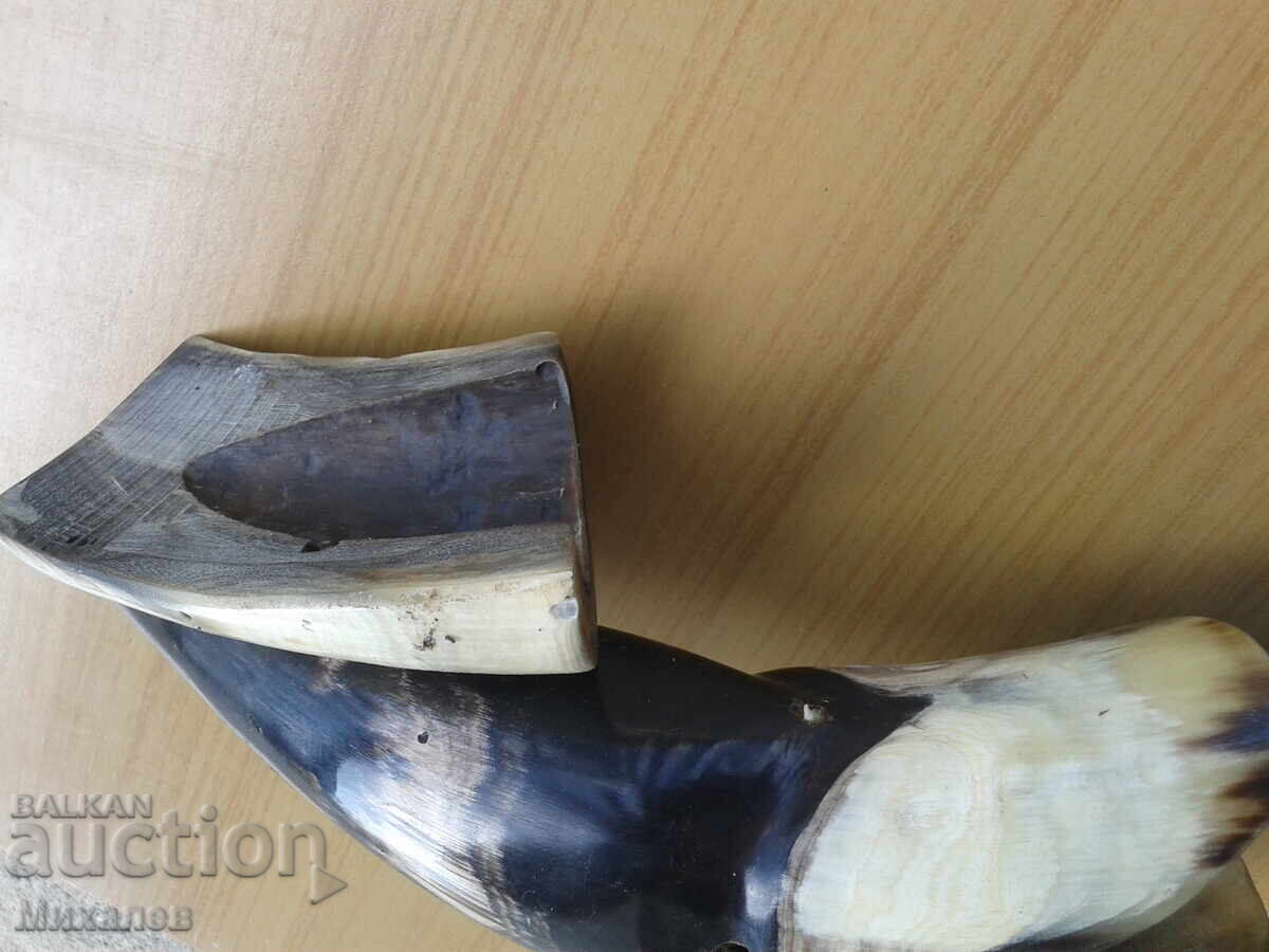 Доставка на фигура на риба от рог