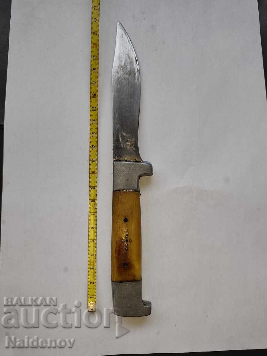 Cuțit vechi din perioada socialistă cu mâner din os cu preț € 35.00 | 68.45 BGN