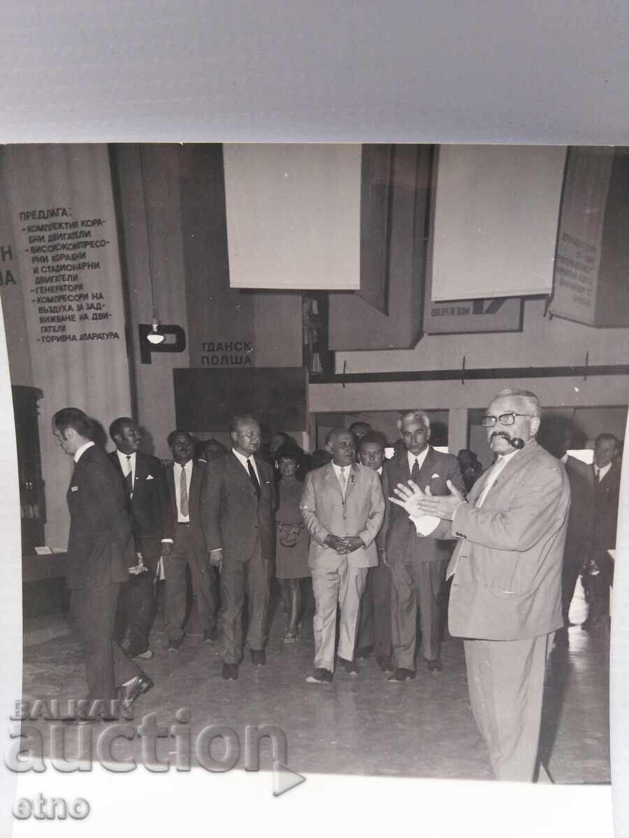 1980 ΤΟΝΤΟΡ ΖΙΒΚΟΦ ΣΤΗΝ ΕΚΘΕΣΗ ΦΙΛΙΠΠΟΥΠΟΛΗΣ, ΜΠΑΪ ΤΟΣΟ