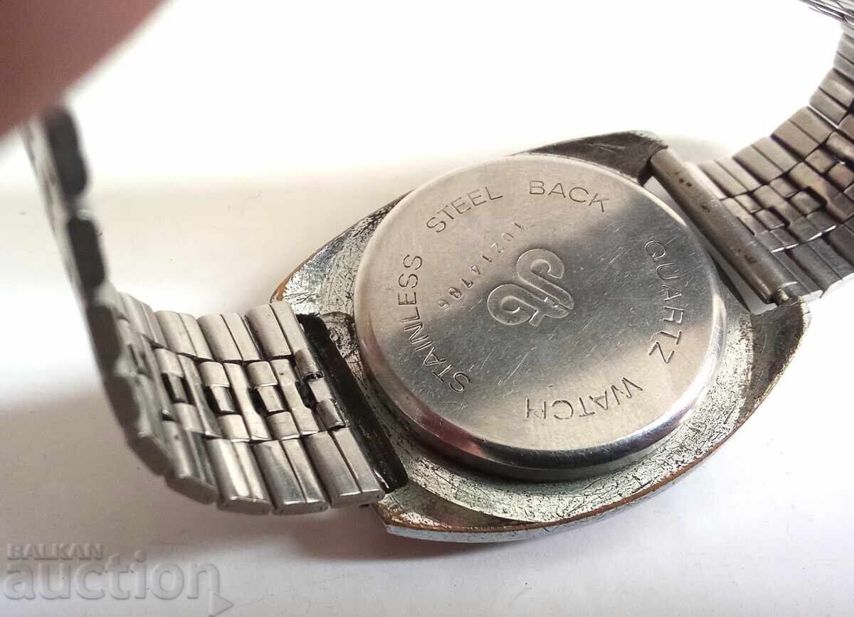 Παράδοση ψηφιακό ρολόι με οθόνη LED, που παρουσιάστηκε τη δεκαετία του '70