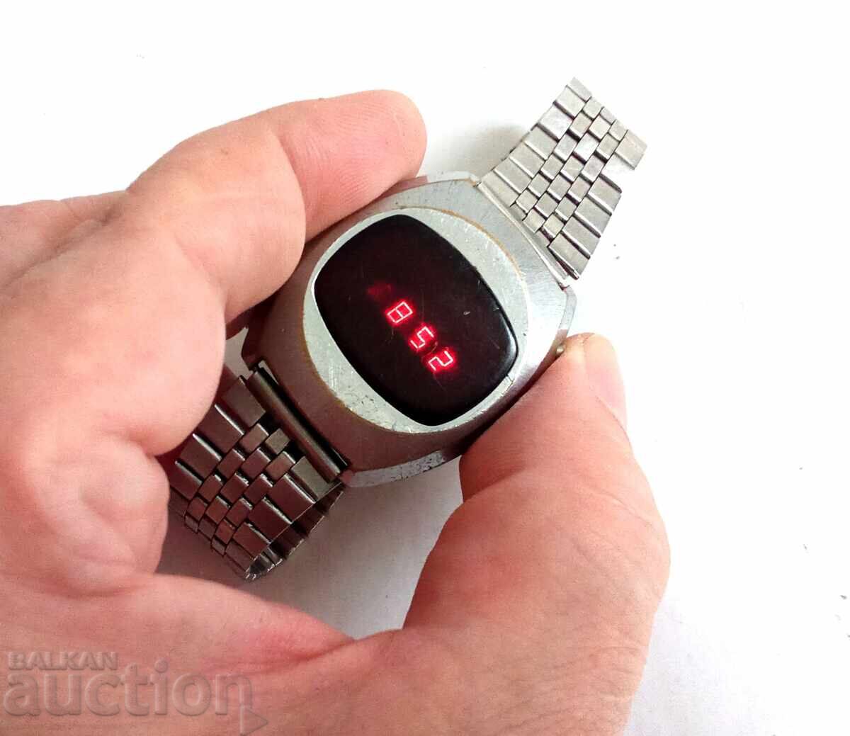 ψηφιακό ρολόι με οθόνη LED, που παρουσιάστηκε τη δεκαετία του '70