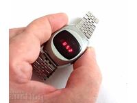 цифров часовник с LED дисплей, въведен през 70-те години