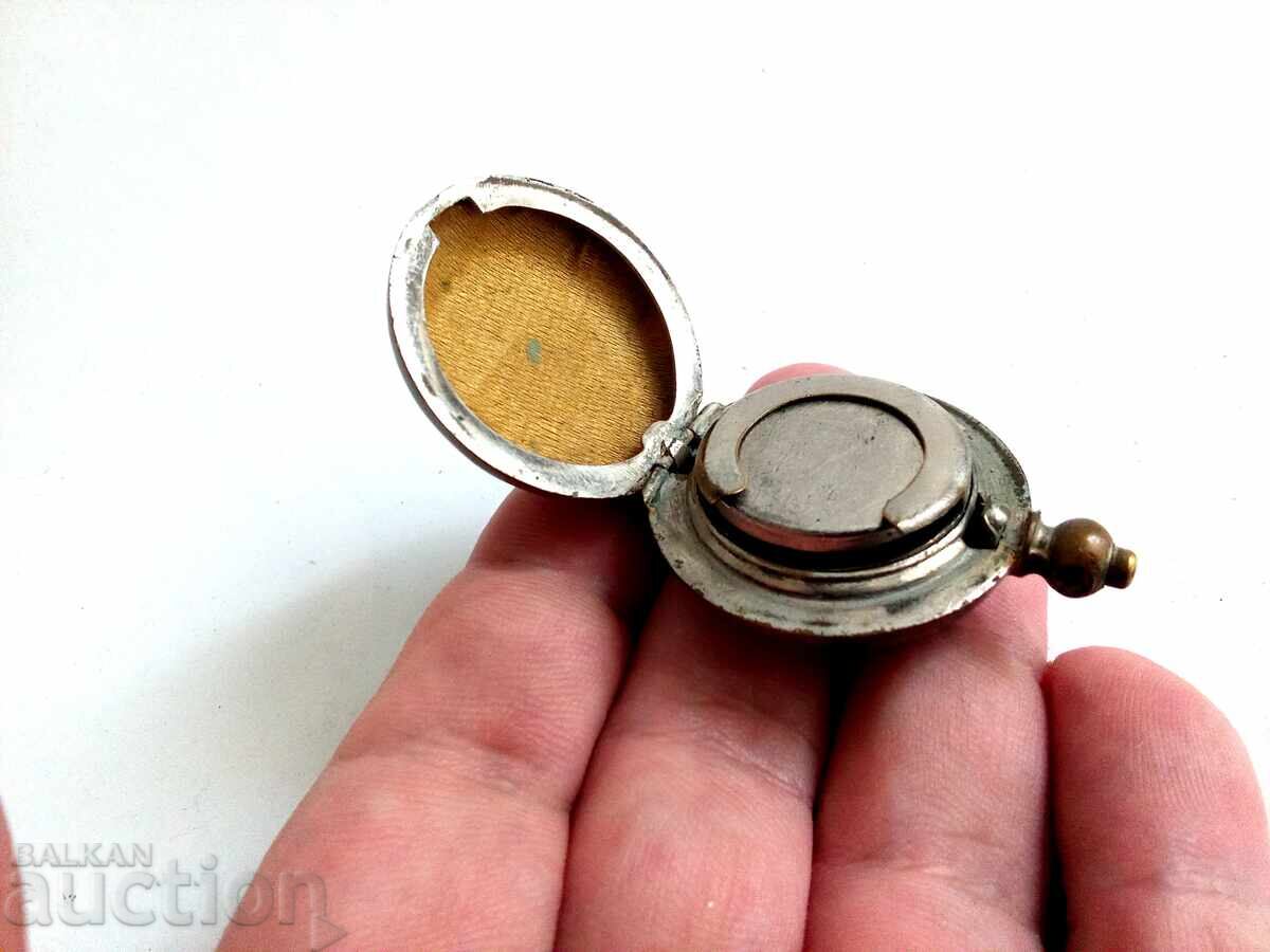 кутийка за златни монети (Sovereign case)