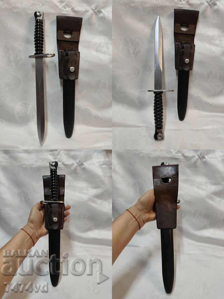 Доставка на Колекция автентични хладни оръжия , щикове,сабя и др