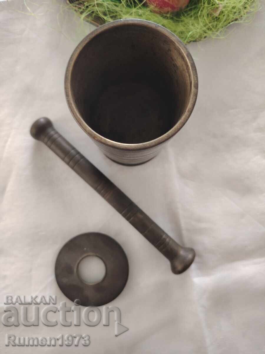Auction  Unique, old mortar with a lid RRR