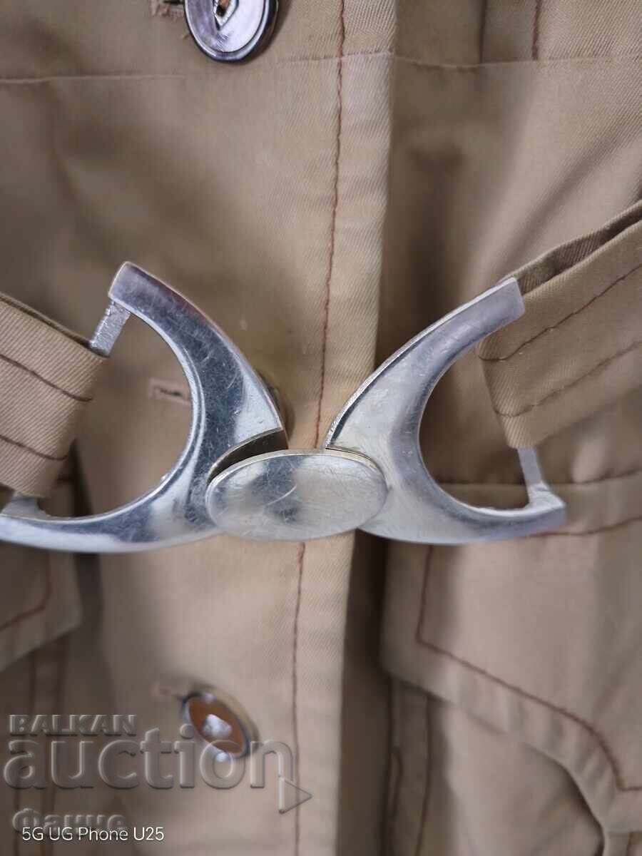 Licitație Articol vestimentar retro, trenci de damă, modă RILA din anii '70