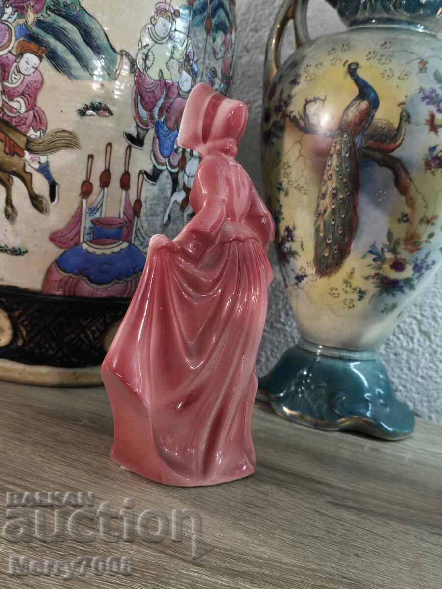 Livrarea Figurină de colecție din porțelan !!!