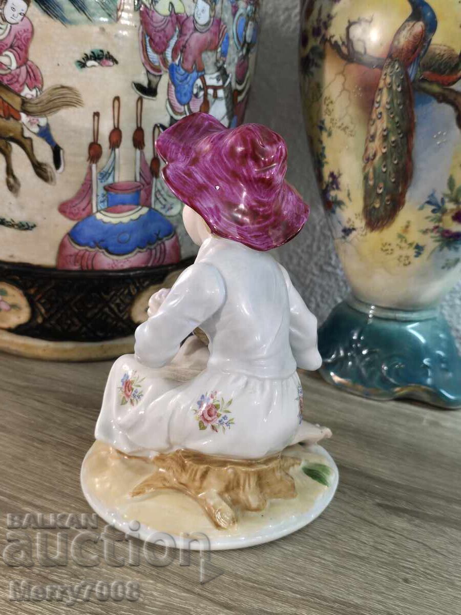 Livrarea Figurină din porțelan Royal Doulton !!!