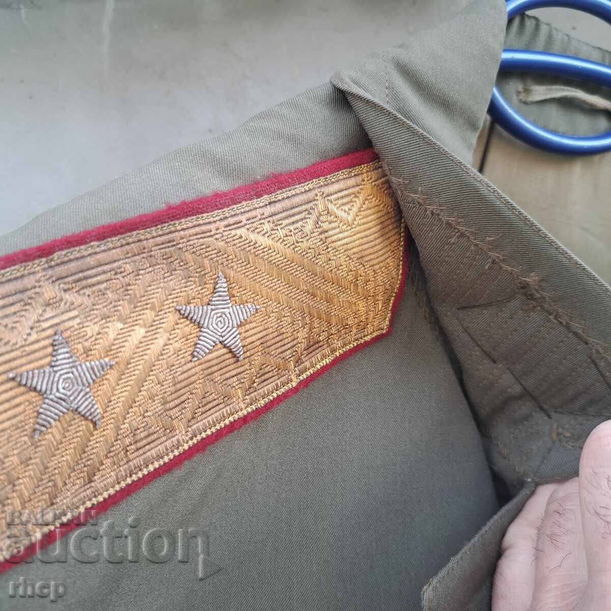 Licitație Mantou de general, epoleți de general, petlițe, nasturi