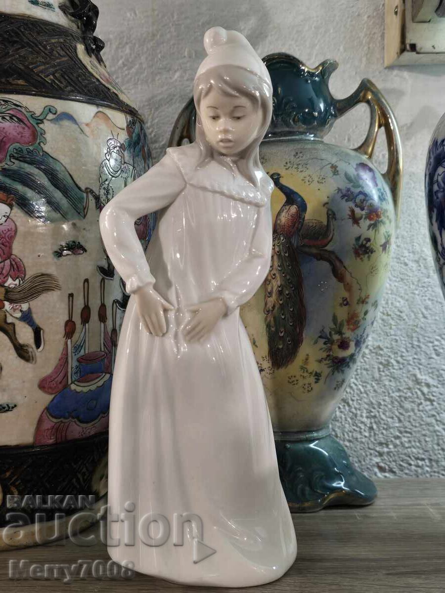 Πορσελάνινη φιγούρα, μέρος της συλλογής NAO by Lladro!