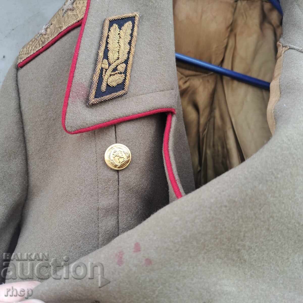 Licitație Mantou de general, epoleți de general, petlițe, nasturi