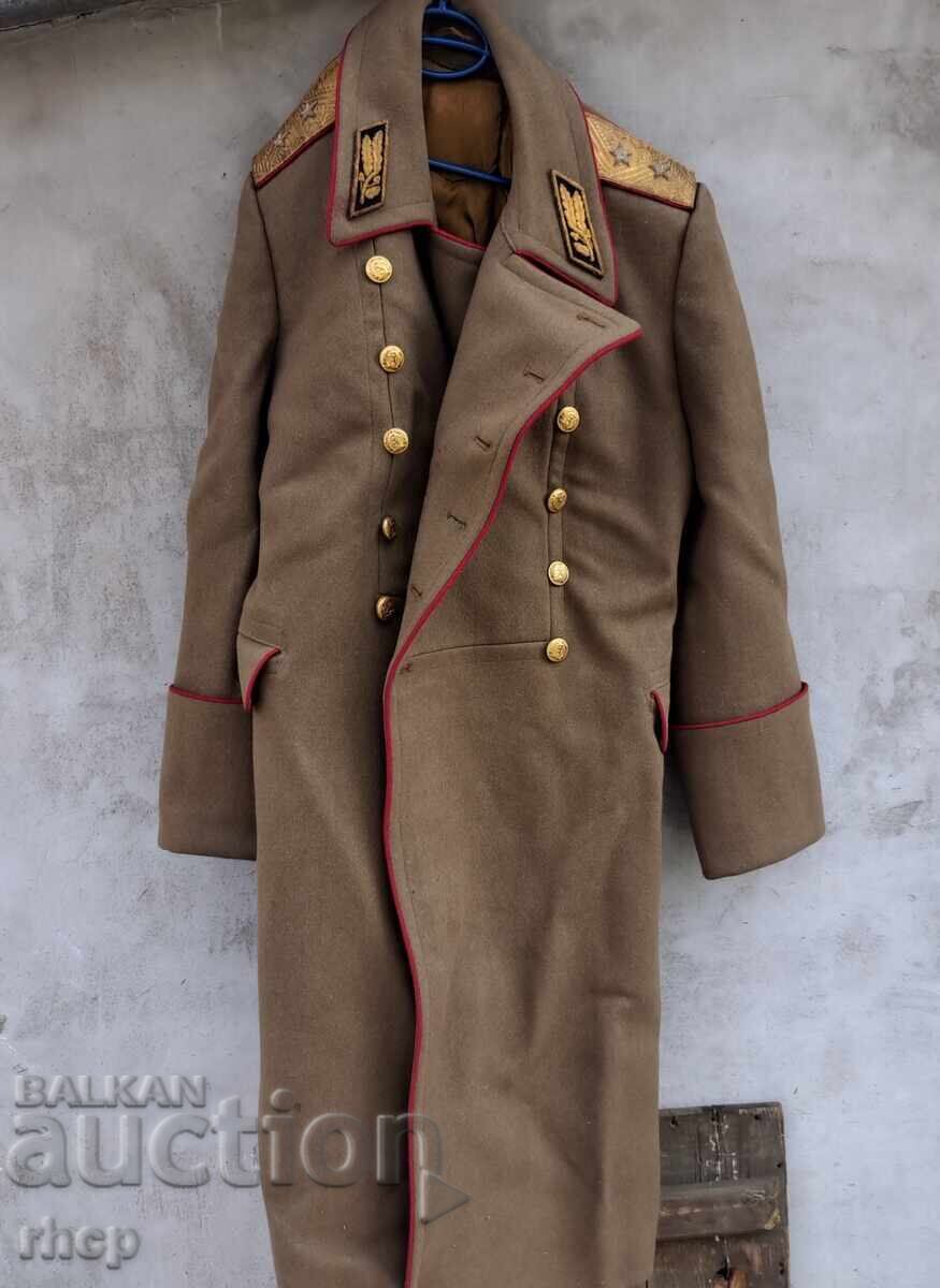 Mantou de general, epoleți de general, petlițe, nasturi