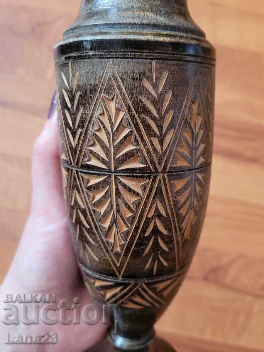 Vază din lemn sculptată manual cu preț € 18.00 | 35.21 BGN