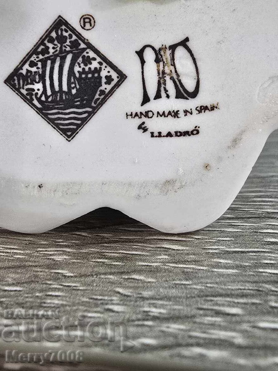 порцеланова колекционерска фигура е от NAO by Lladro ! - 6