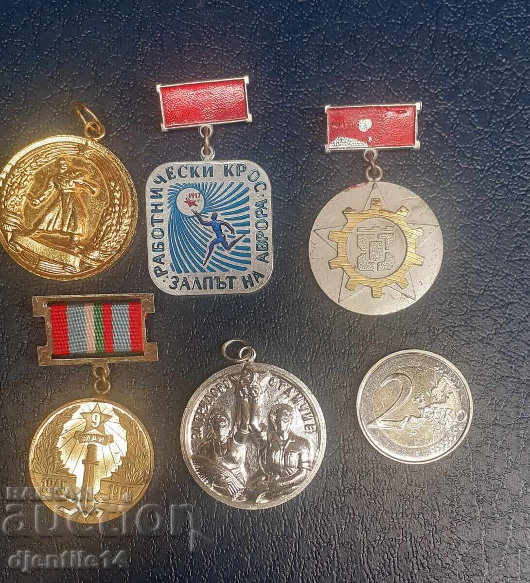 Δημοπρασία Μετάλλια, κονκάρδες